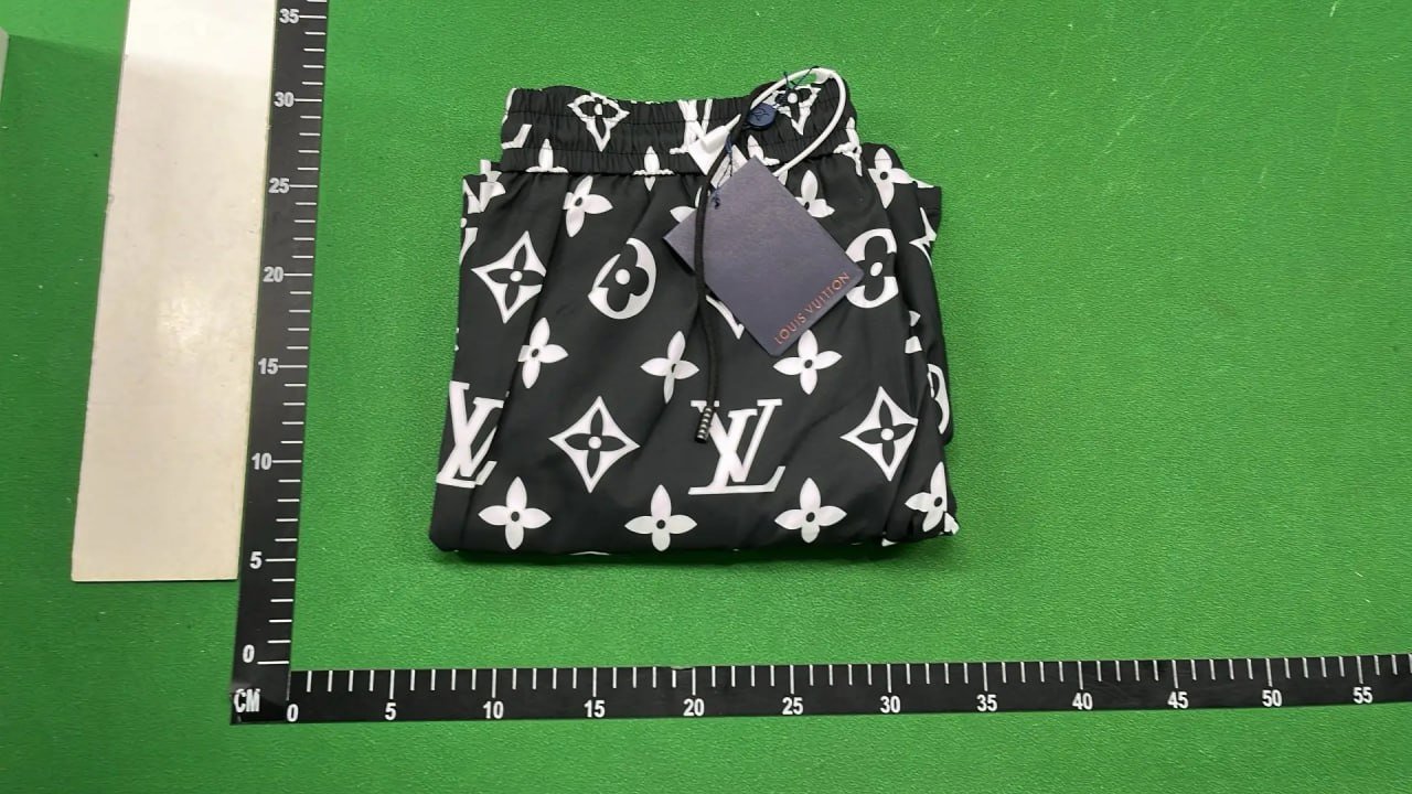 ph023 Louis Vuitton Shorts