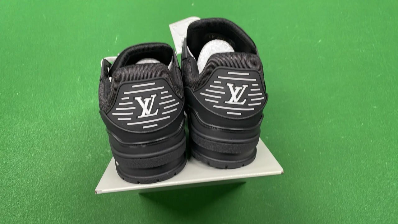 ph037 Louis Vuitton Trainers
