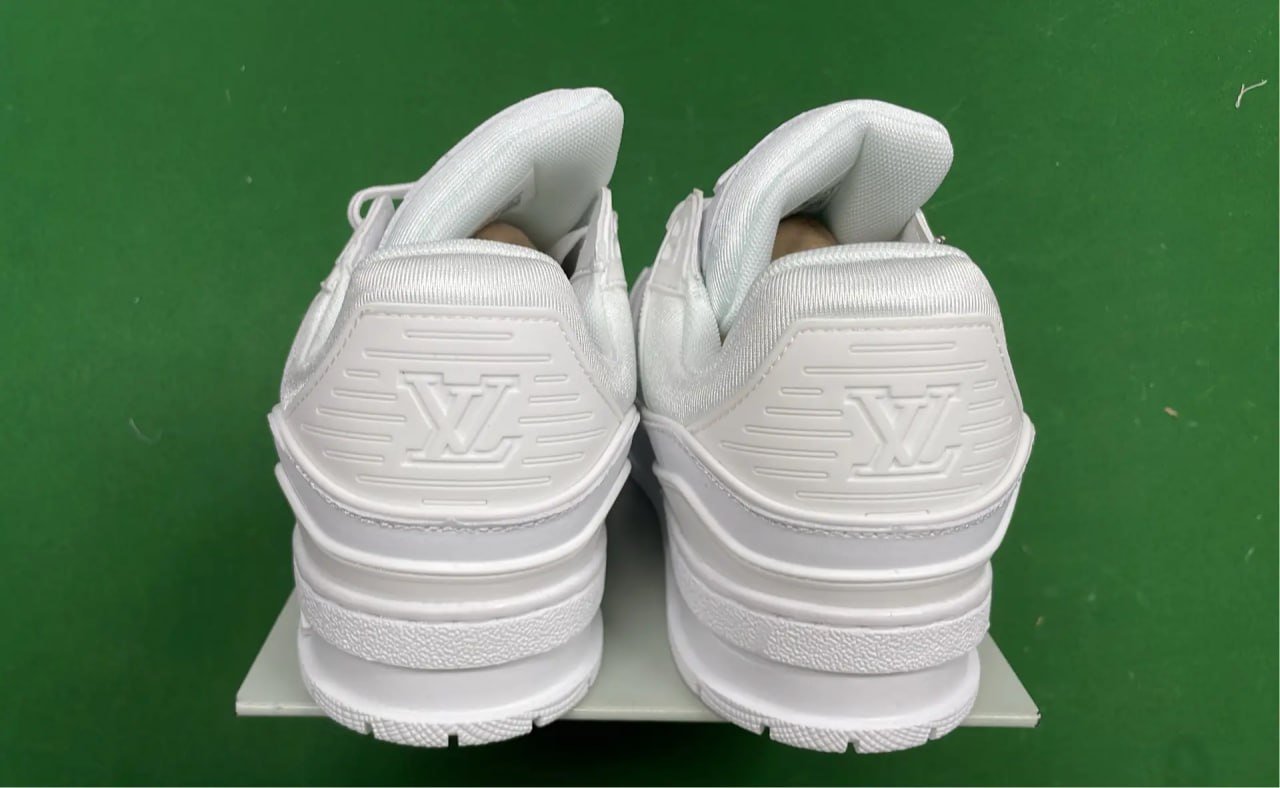 ph037 Louis Vuitton Trainers
