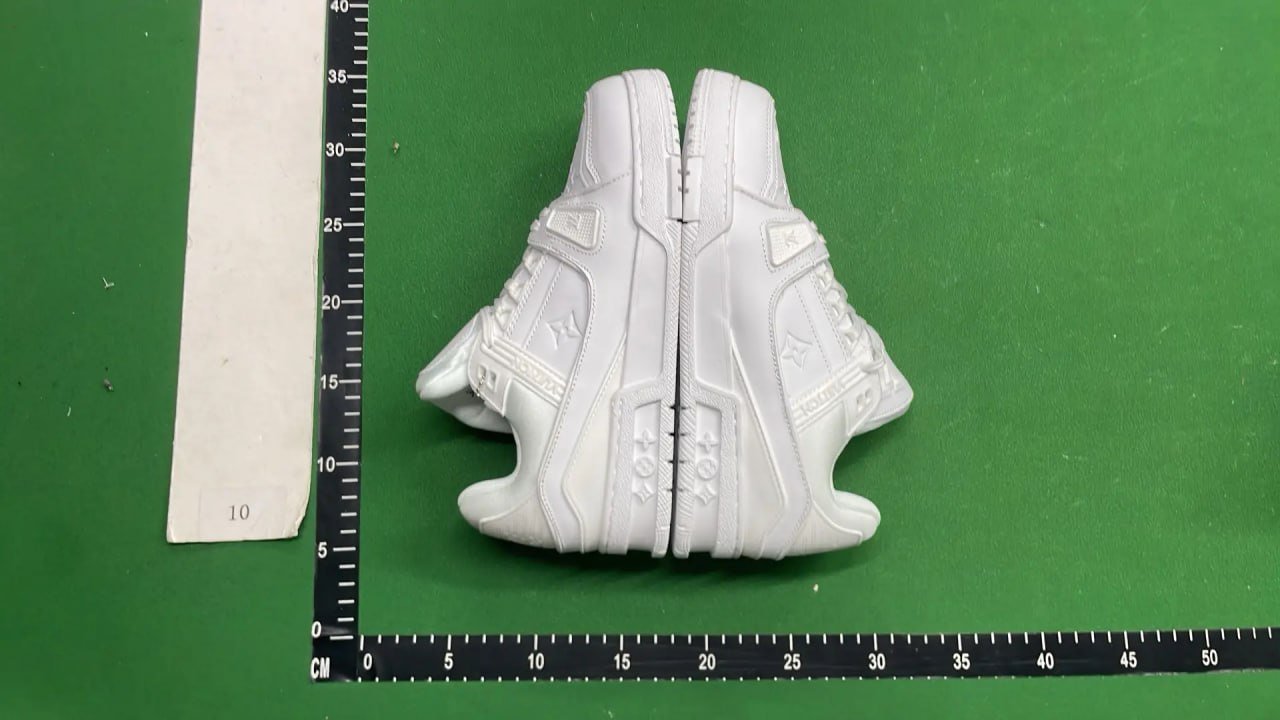 ph037 Louis Vuitton Trainers