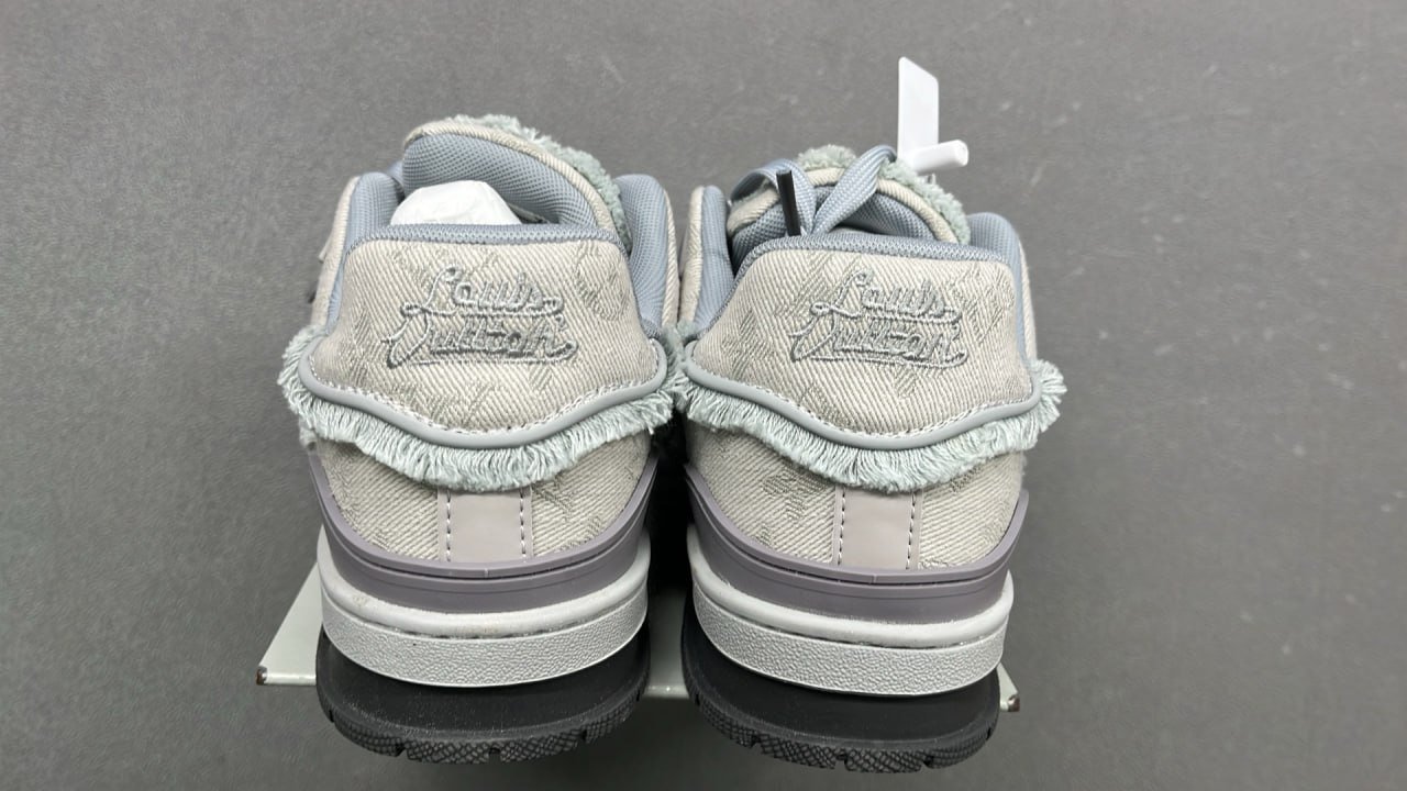 ph037 Louis Vuitton Trainers