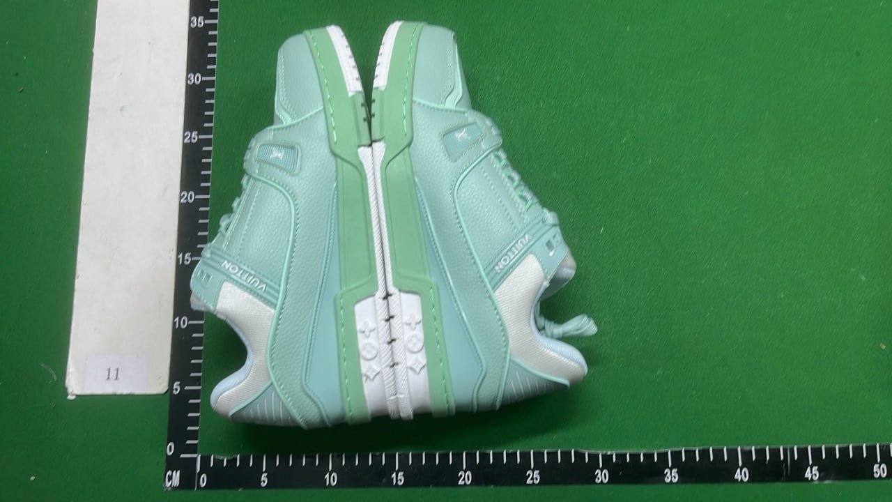 ph037 Louis Vuitton Trainers