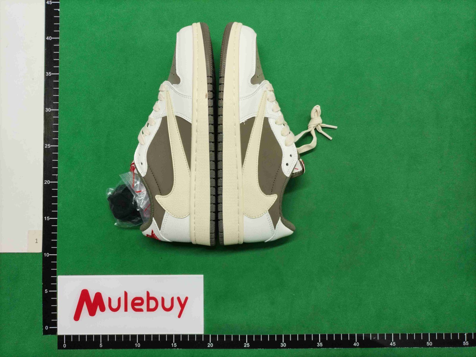 ph042 Jordan 1 low travis scott