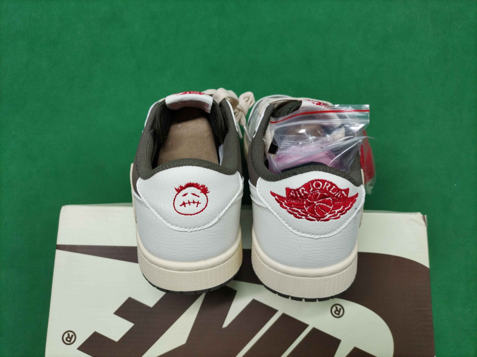 ph042 Jordan 1 low travis scott