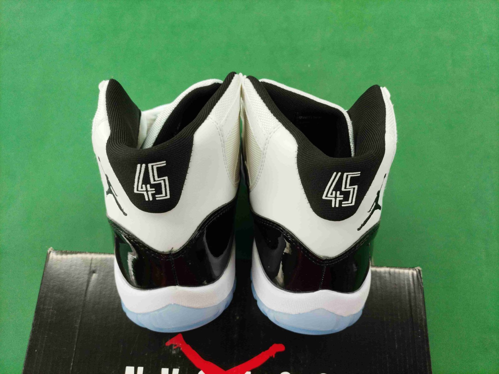 ph048 Air Jordan 11 Bred