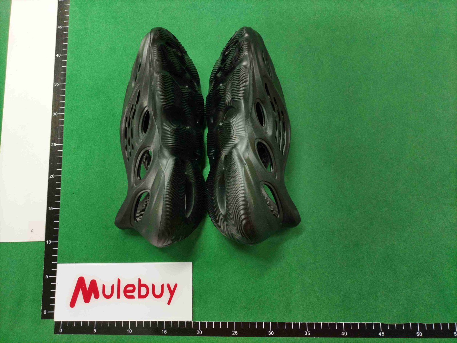 ph053 Yeezy Foam Runner