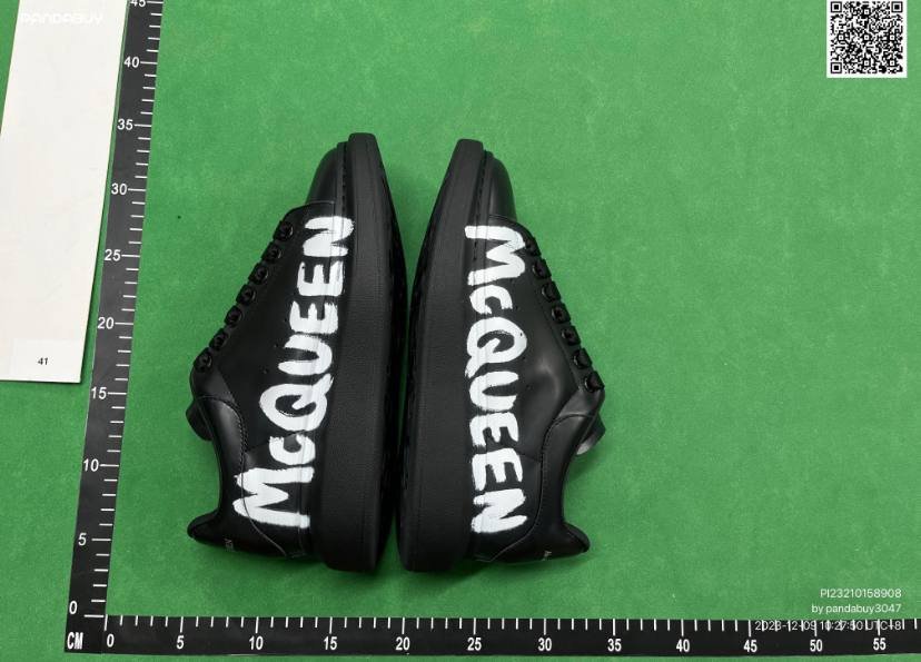 ph066 Alexander McQueen Oversized