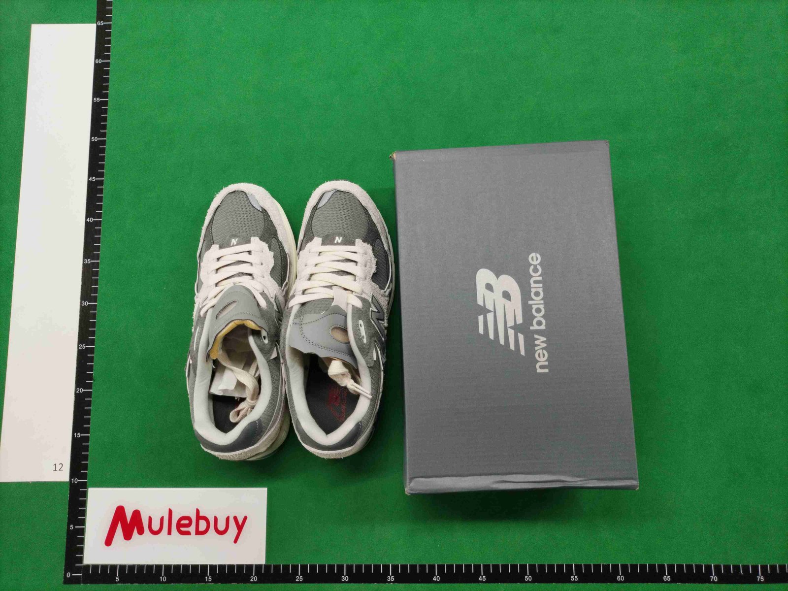 ph069 New Balance 2002