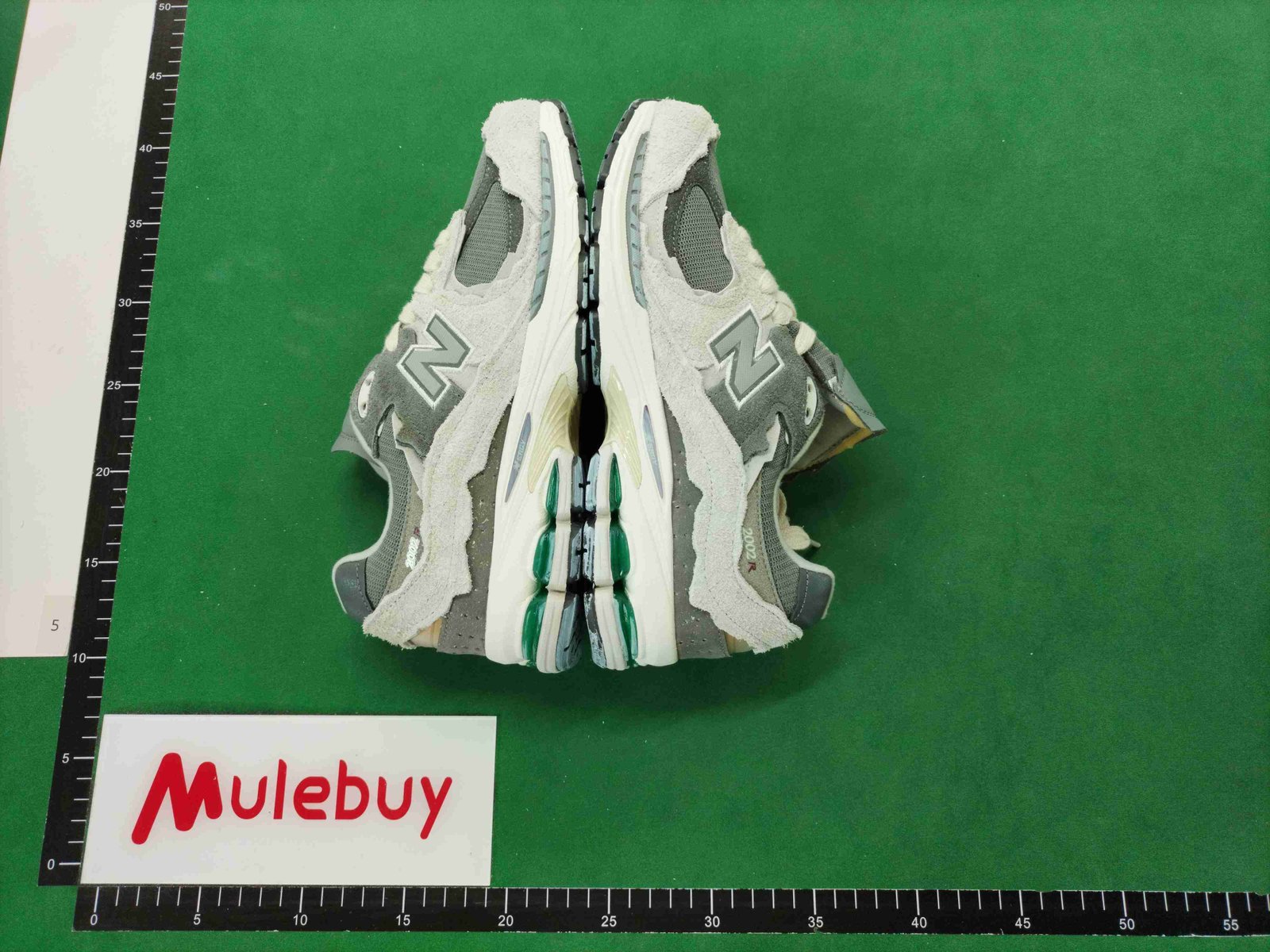 ph069 New Balance 2002