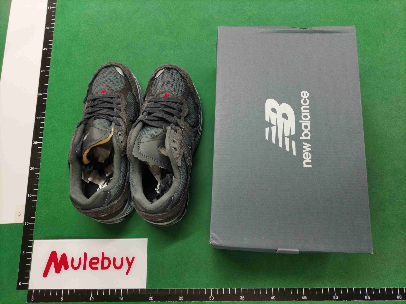 ph069 New Balance 2002